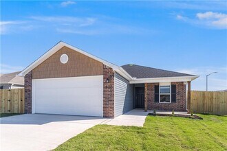 2111 E Annette Dr in Siloam Springs, AR - Building Photo - Building Photo