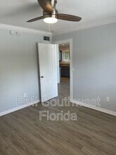 6369 Gateway Ave in Sarasota, FL - Building Photo - Building Photo