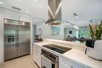 4183 Pamona Ave in Miami, FL - Building Photo - Building Photo