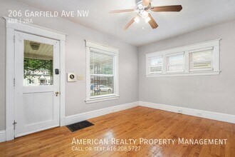 206 Garfield Ave NW in Grand Rapids, MI - Building Photo - Building Photo