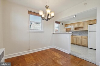 918 Vernon Rd-Unit -2 in Philadelphia, PA - Foto de edificio - Building Photo