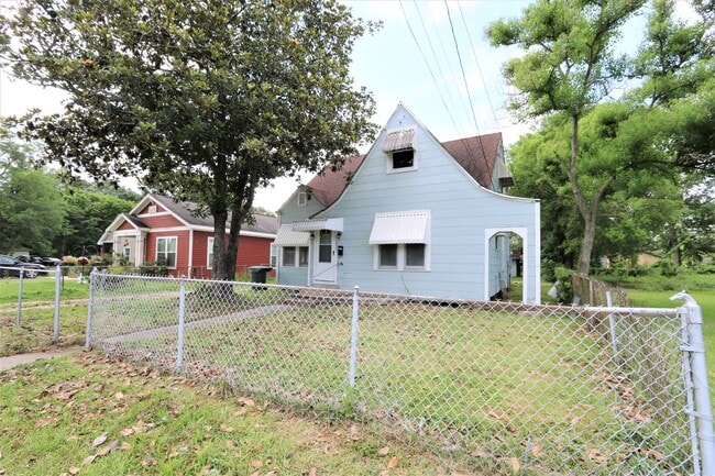 2225 Fillmore St in Beaumont, TX - Building Photo - Building Photo