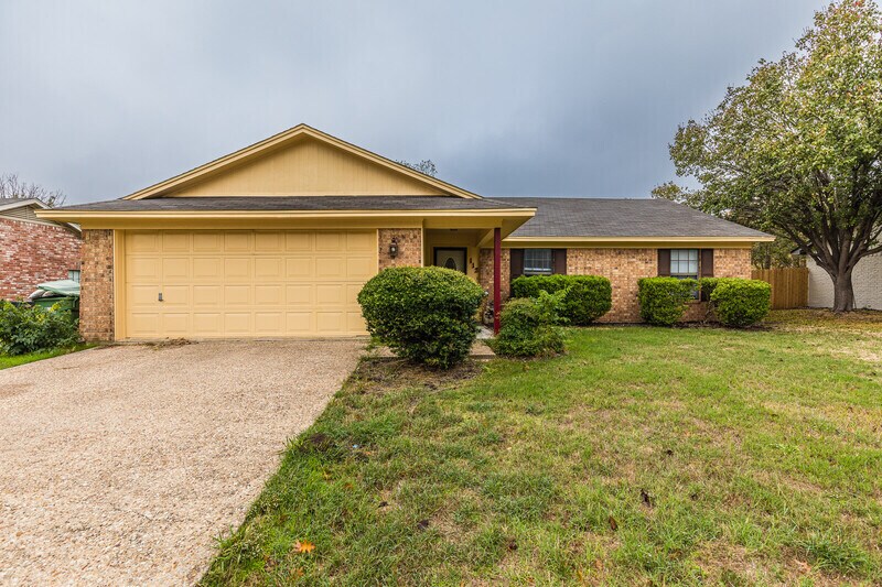 112 Marylee Dr in Hewitt, TX - Building Photo