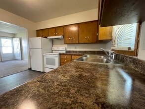 2220 Chanticleer St in Grand Island, NE - Building Photo - Building Photo