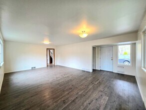 207 Riverfront Dr in Cashmere, WA - Building Photo - Building Photo