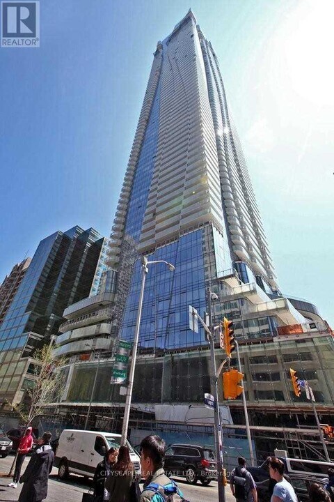 1 Bloor St E in Toronto, ON - Building Photo