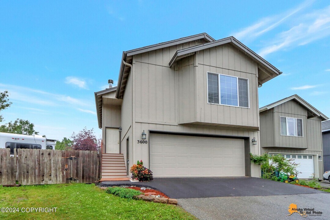3600 Challenger Cir in Anchorage, AK - Building Photo