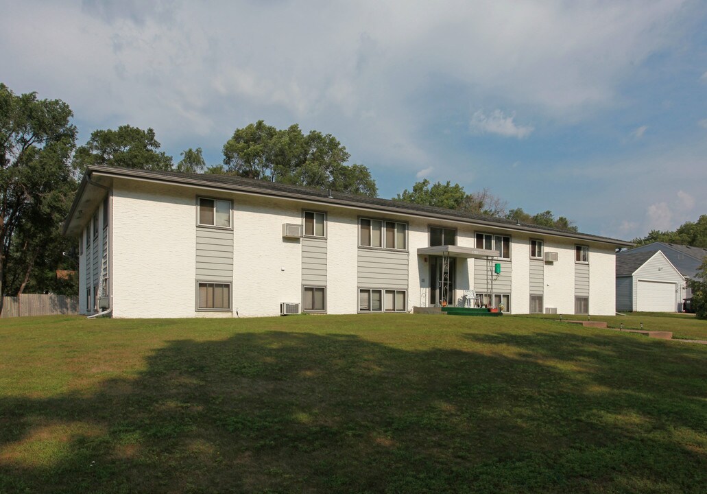 5770 2nd St NE in Fridley, MN - Building Photo