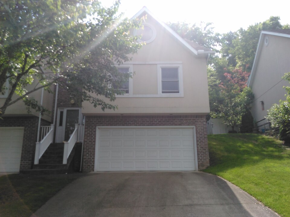 145 Windwood Dr in Morgantown, WV - Building Photo