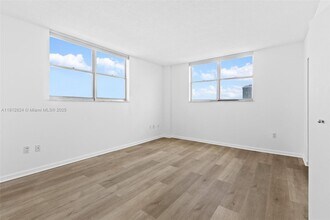 6900 Bay Dr in Miami Beach, FL - Building Photo - Building Photo