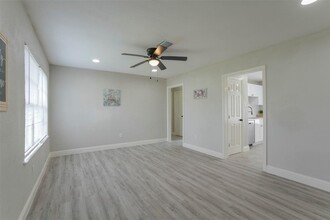 5414 Lyndhurst Dr in Houston, TX - Building Photo - Building Photo