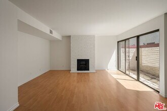 1805 S Barrington Ave in Los Angeles, CA - Building Photo - Building Photo