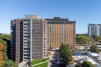 The Wilshire in Toronto, ON - Building Photo - Building Photo