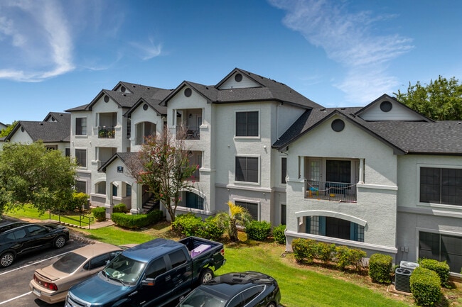 Sendero Ridge in San Antonio, TX - Building Photo - Building Photo