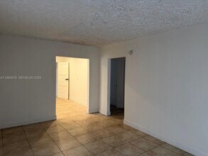 2335 NW 68th St in Miami, FL - Building Photo - Building Photo