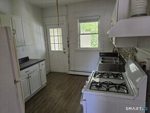 97 Clowes Terrace in Waterbury, CT - Building Photo - Building Photo