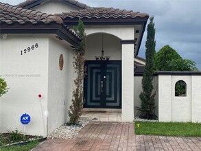 12966 NW 9th St in Miami, FL - Building Photo - Building Photo