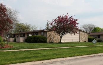Hampshire II Apartments in Elyria, OH - Foto de edificio - Building Photo