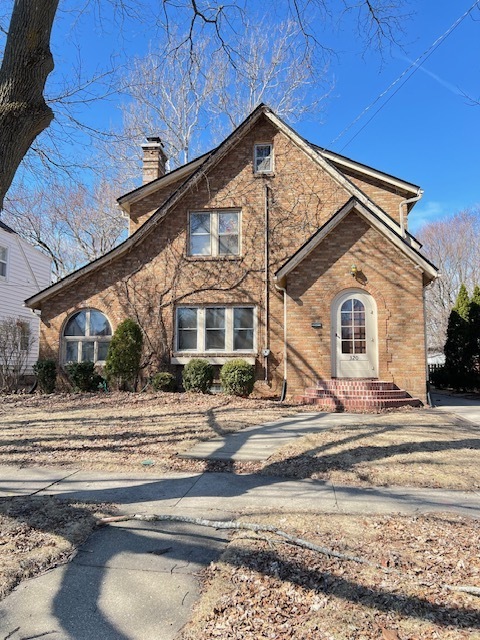 320 N Rockford Ave in Rockford, IL - Foto de edificio