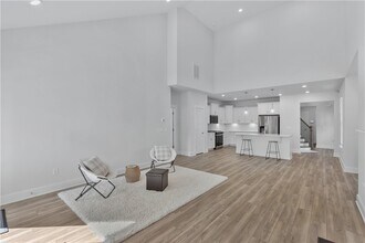 323 Grange Vly Ln in Central, SC - Foto de edificio - Building Photo