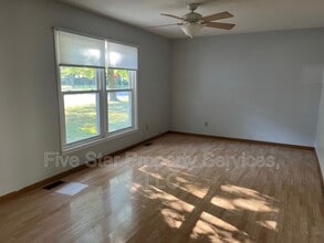 402 N Iris Dr in Auburn, IL - Building Photo - Building Photo