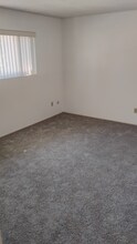8732 Woodman Way in Sacramento, CA - Building Photo - Building Photo