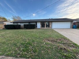 903 Corinth Rd in Jacksonville, TX - Building Photo