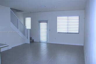 4272 NW 82nd Ave in Doral, FL - Building Photo - Building Photo
