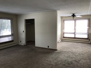 1618 Maple Grove Rd in Duluth, MN - Building Photo - Building Photo