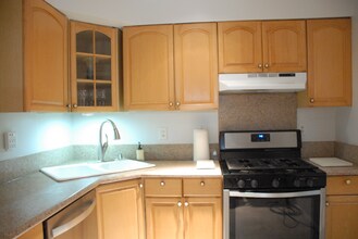 388 Paseo De Gracia in Redondo Beach, CA - Foto de edificio - Building Photo