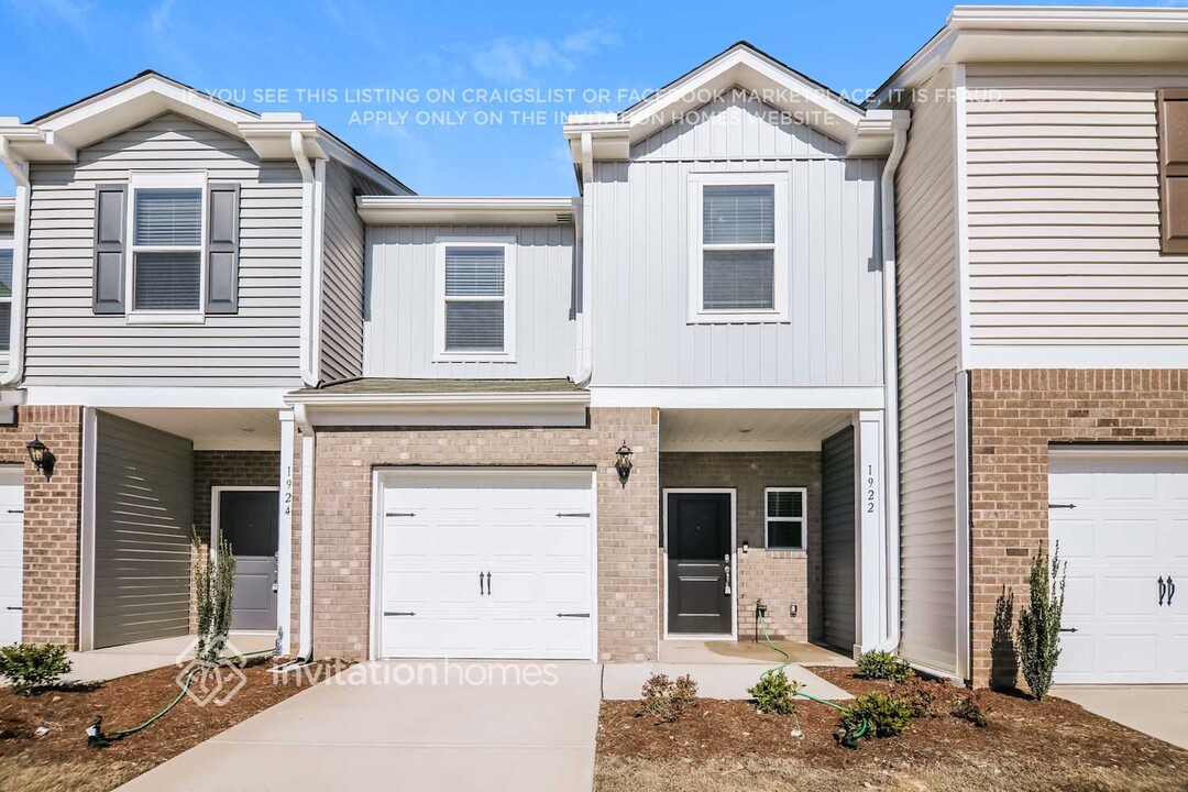 1922 Prime Pointe Dr in Knightdale, NC - Foto de edificio