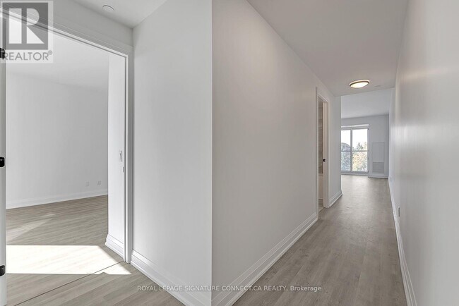2369 Danforth Ave in Toronto, ON - Building Photo - Building Photo