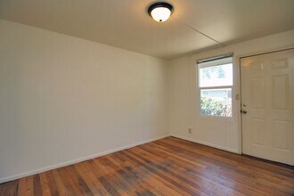 6923 NE Prescott St-Unit -6915 in Portland, OR - Building Photo - Building Photo