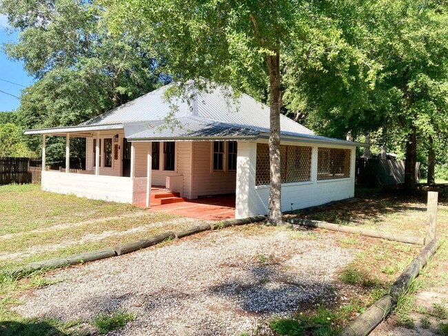 940 NE 5th Ave in Crystal River, FL - Building Photo - Building Photo