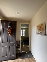 2695 W Madison Cir in Anaheim, CA - Building Photo