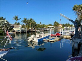 2185 NE 123rd St in North Miami, FL - Building Photo