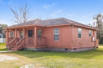6619 Wayne Johnson Ave in Hitchcock, TX - Building Photo - Building Photo