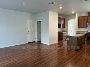 8184 Creeping Willow Ln in Sacramento, CA - Building Photo - Building Photo
