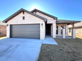 611 E 31st St in Wolfforth, TX - Building Photo