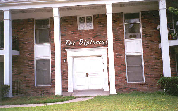 Diplomat Place Apartments in Toledo, OH - Building Photo - Building Photo