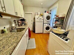 1992 Commonwealth Ave, Unit 2 in Boston, MA - Foto de edificio - Building Photo