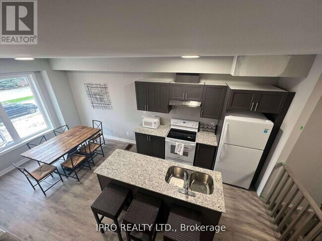 33-33 Dawson Dr in Collingwood, ON - Building Photo - Building Photo