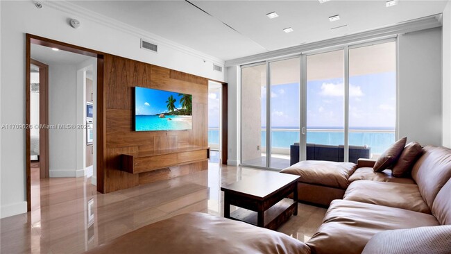 16047 Collins Ave in Sunny Isles Beach, FL - Building Photo - Building Photo