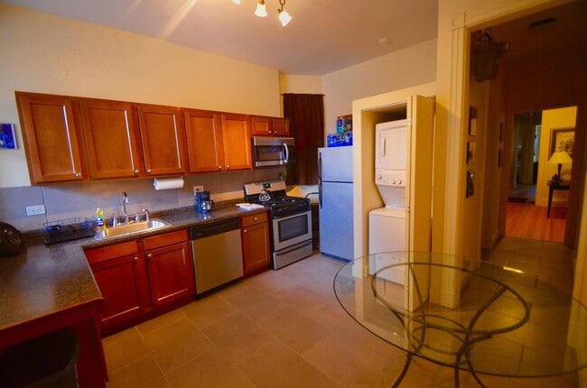 2126 N Sheffield Ave in Chicago, IL - Building Photo - Building Photo