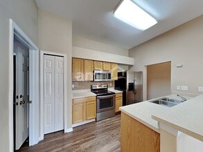 7653 Merchantville Cir in Zephyrhills, FL - Building Photo - Building Photo