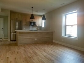 2541 N Campbell Ave, Unit 2 in Chicago, IL - Building Photo