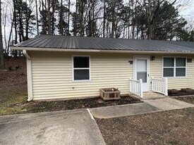 4542 Candlestick Ln in Oakwood, GA - Building Photo