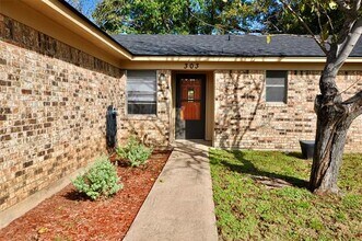 303 E 2nd St in Weatherford, TX - Building Photo - Building Photo