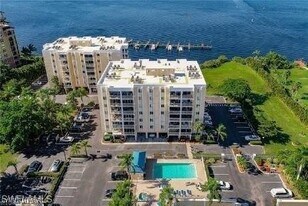 2875 Palm Beach Blvd in Ft. Myers, FL - Building Photo