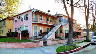 5057 Cahuenga Blvd Apartments